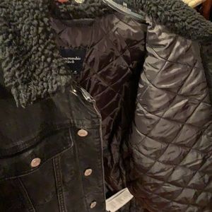 Abercrombie and Fitch Black Denim Trucker Lined Jacket lined Sherpa Collar M